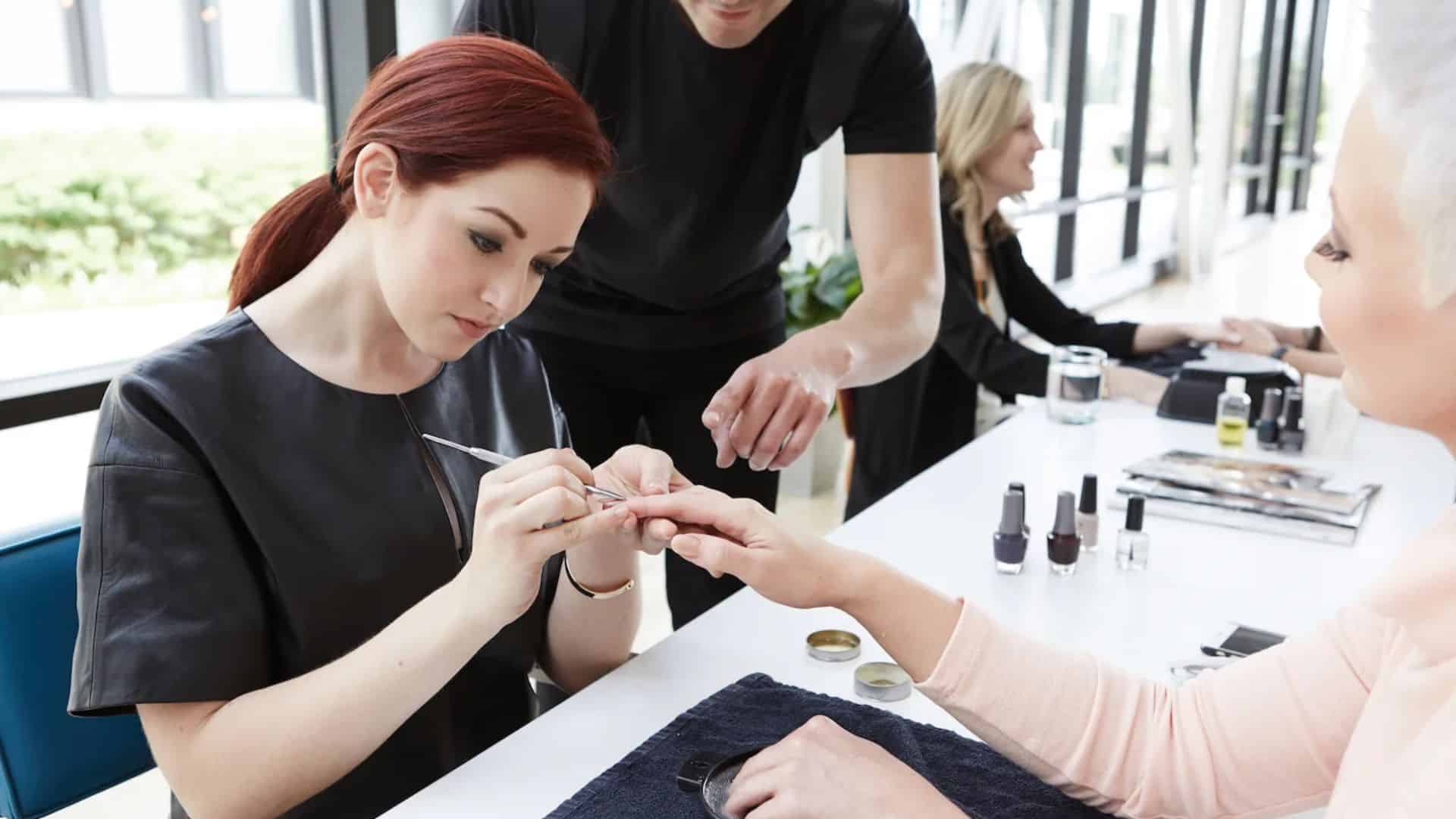 Online vs· In-Person Beautician Courses