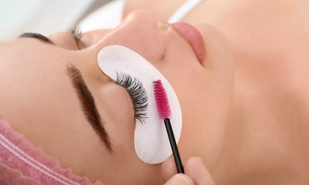 How can a certified eyelash extension course in Sharjah double your monthly income? Cosmeza Beauty Institute